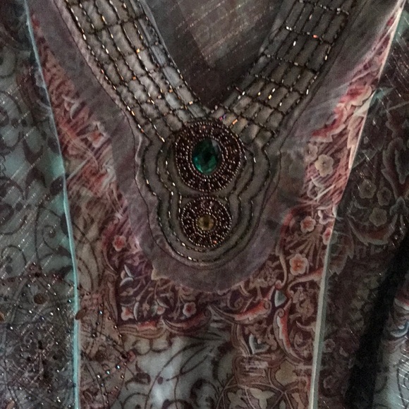 Gorgeous top with fun details - Picture 2 of 5